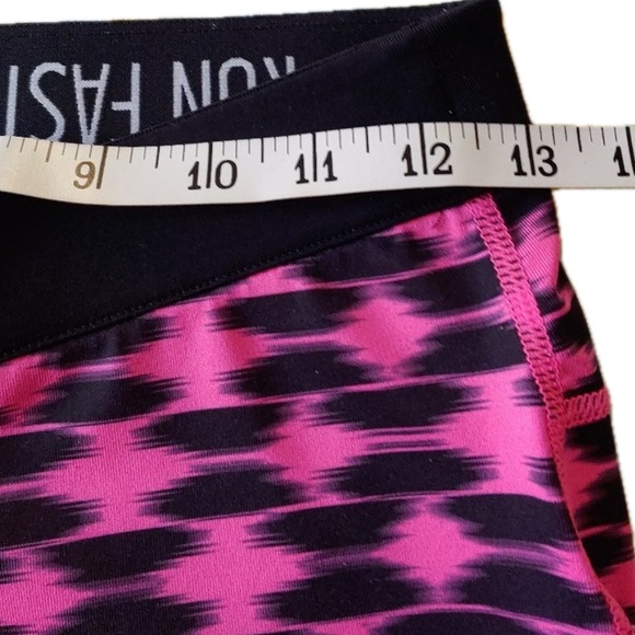 Nike Dri Fit pink print cropped leggings small - Picture 4 of 8